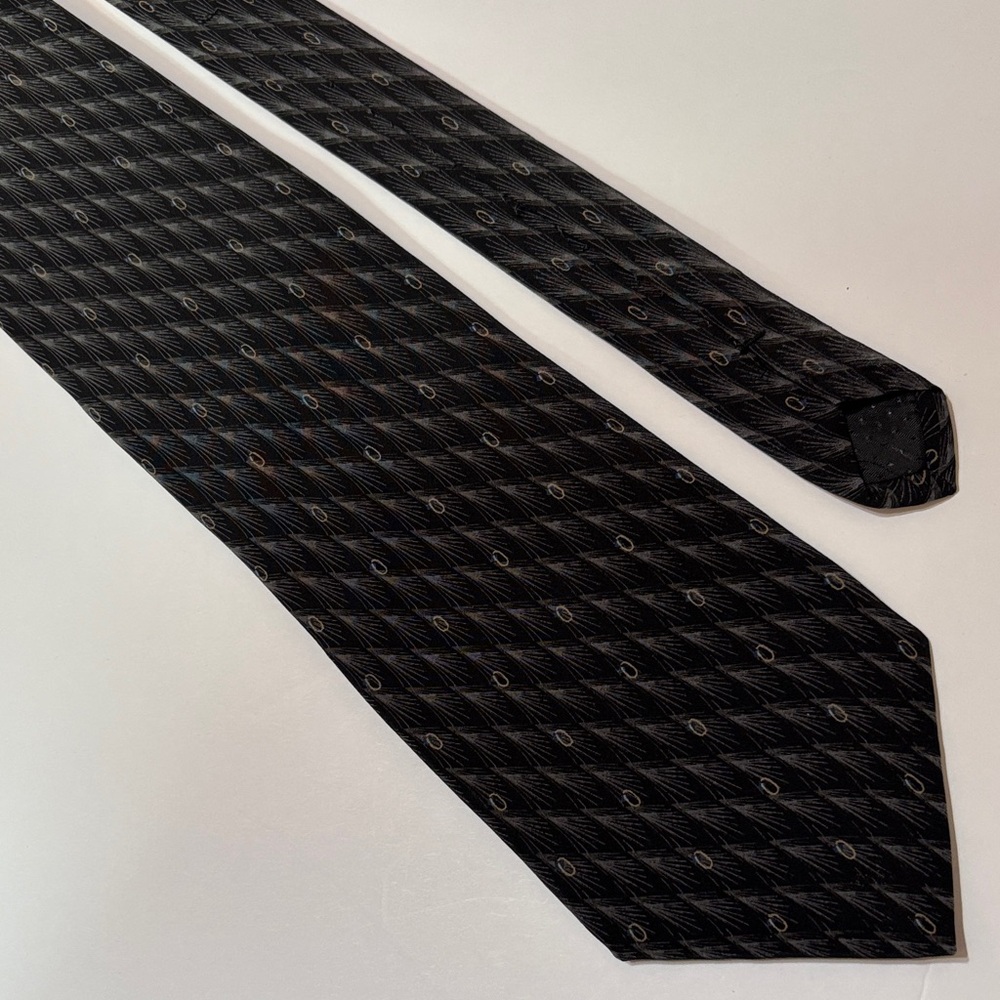 Great deal on Bill Blass Black Geometric Men's Tie 59 x 4